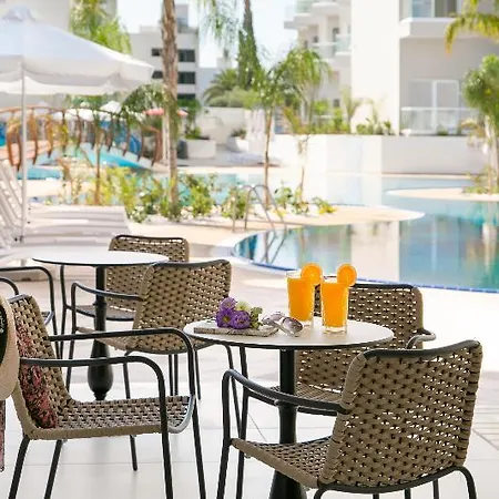 Vangelis & Hotel Protaras